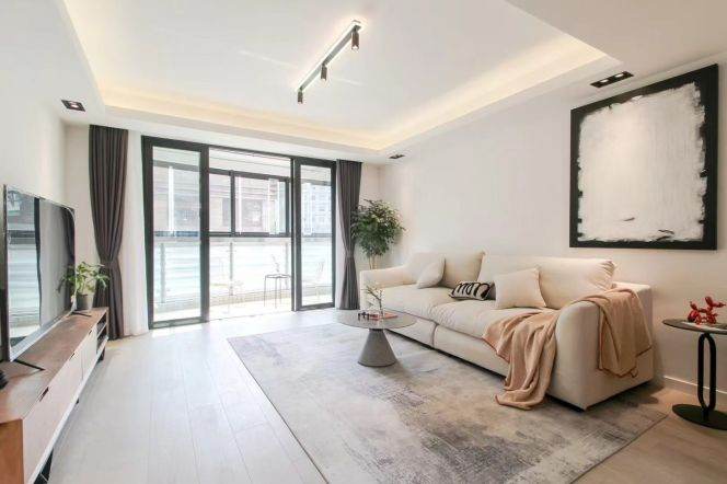 Spacious 3BR Apartment in Jing'an (L14)