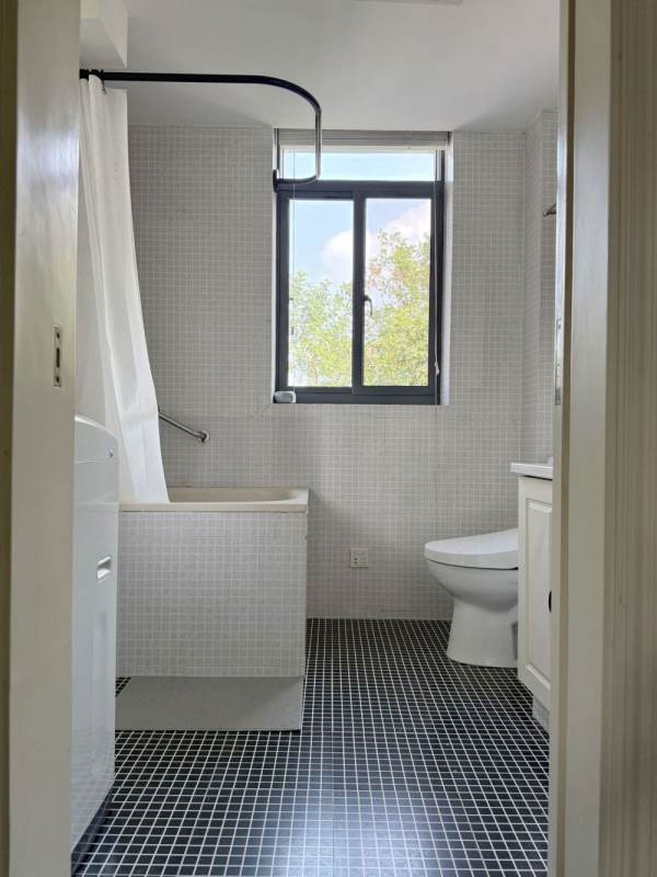 Housing image — Bathroom