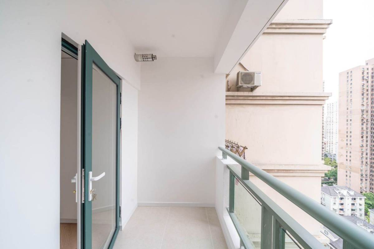 Housing image — Balcony