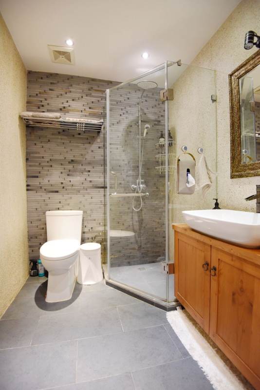 Housing image — Bathroom