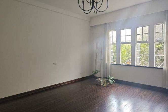 Spacious 2BR Heritage Apartment near South Shaanxi Rd Metro (L1/L10/L12)