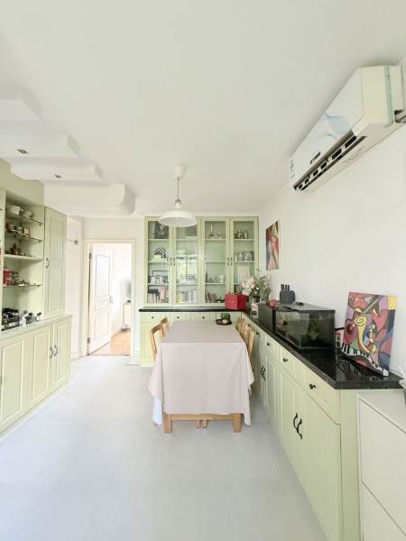 Housing image — Kitchen