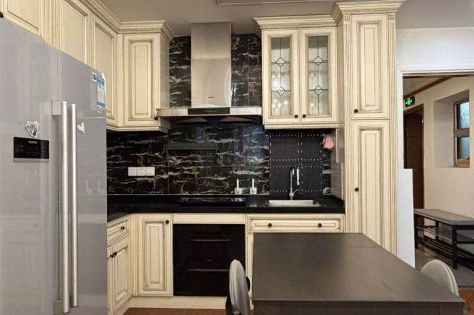 Spacious 2BR Apartment near Jing'an Temple