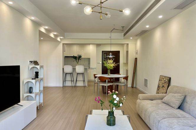 3BR Apartment in Xujiahui with Green View