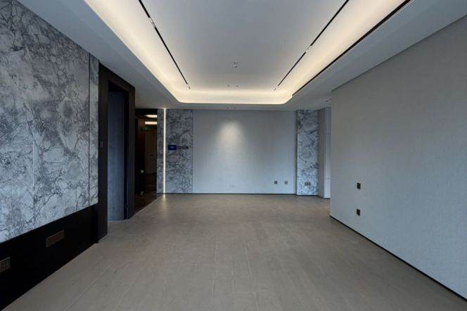 3BR Apartment in Xintiandi with Floor-to-Ceiling Windows (L8/L9/L10/L13)