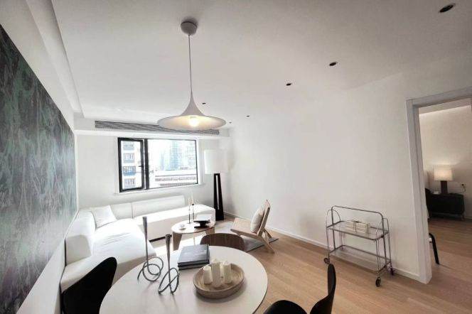 Spacious 1BR Apartment in Xujiahui (L10)