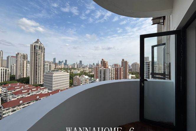 Spacious 1BR Apartment near Jiaotong University Metro