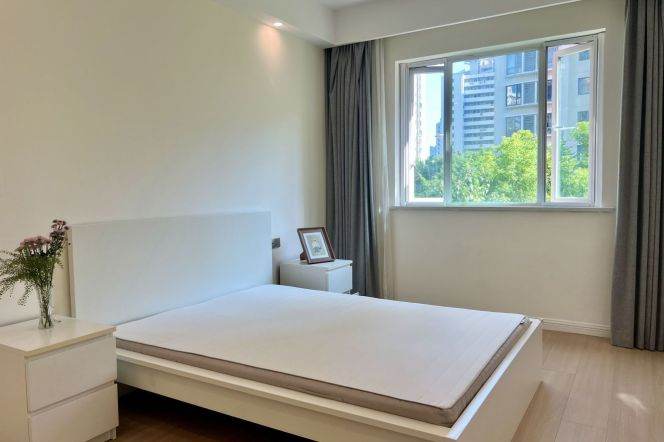 3BR Apartment in Xujiahui with Green View