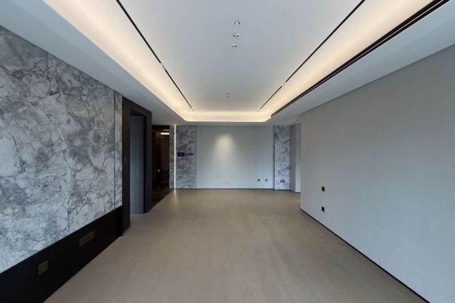 3BR Apartment in Xintiandi with Floor-to-Ceiling Windows (L8/L9/L10/L13)