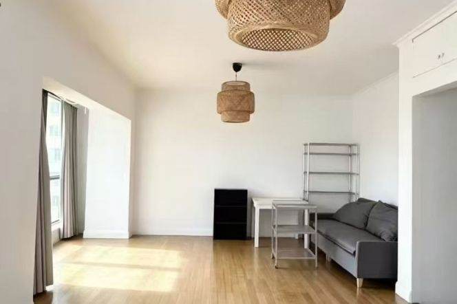 3BR Apartment near Jiangsu Rd Metro
