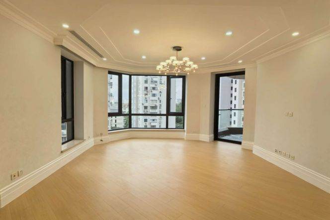 4BR Apartment near Jiaotong University Metro