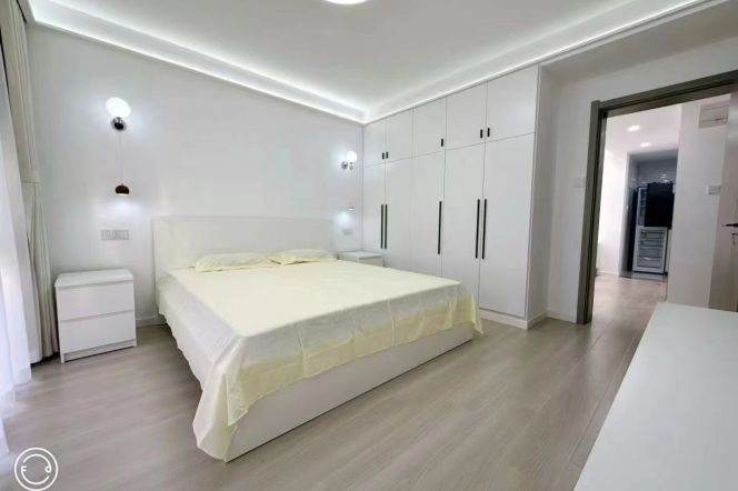 1BR Apartment in Gubei with Terrace (L10)
