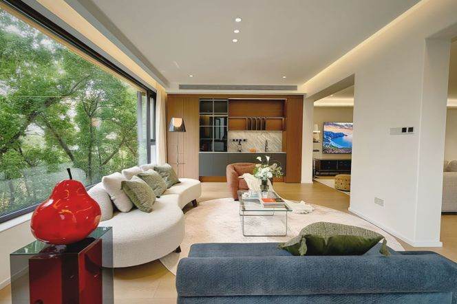 Spacious 5BR Apartment in Gubei with Green View (L10)
