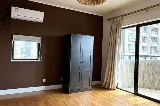 3BR Apartment near Jiangsu Rd Metro