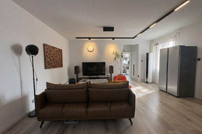 2BR Apartment near Zhongshan Park (L2/L11)