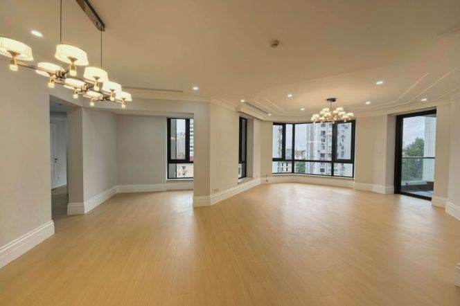 4BR Apartment near Jiaotong University Metro