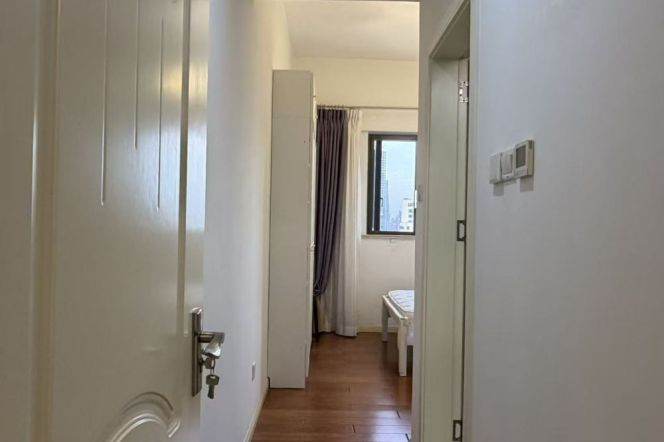 Spacious 2BR Apartment near Jing'an Temple