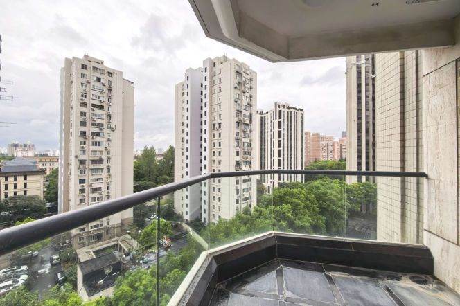 4BR Apartment near Jiaotong University Metro