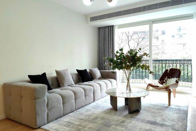 Spacious 3BR Apartment in Jing'an with Green View
