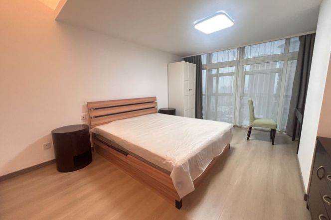 Spacious 3BR Apartment near Jing'an Temple with Floor-to-Ceiling Windows