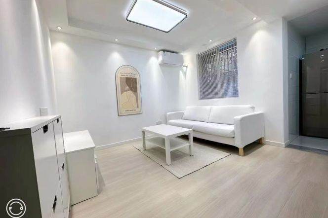 1BR Apartment in Gubei with Terrace (L10)