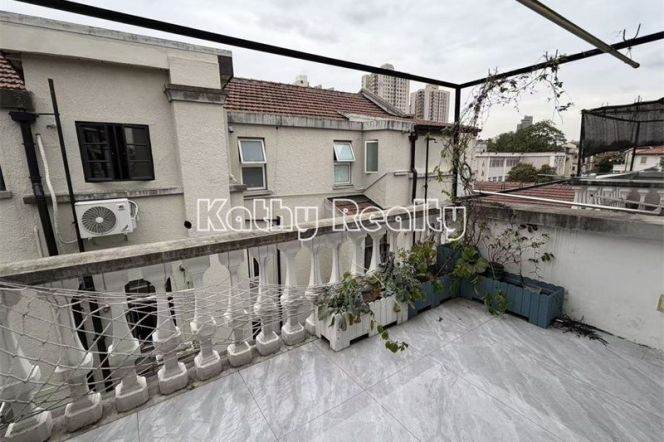 2BR Lane House in Old Xuhui with Terrace