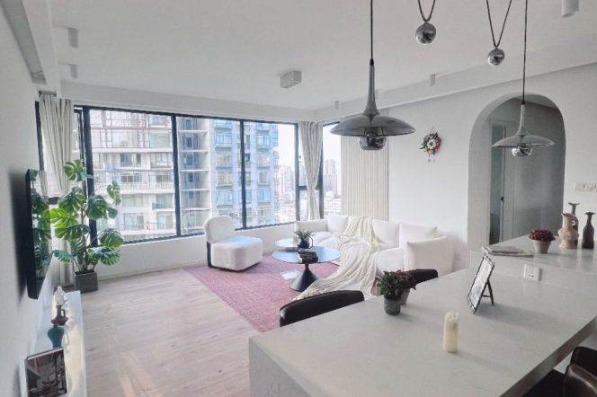 High-Floor 3BR Apartment in Suzhou Creek North with Floor-to-Ceiling Windows (L3/L4/L7)