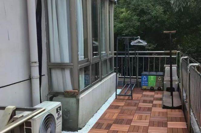 Spacious 1BR Apartment near Caoyang Road Metro with Terrace (L3/L4/L11/L14)