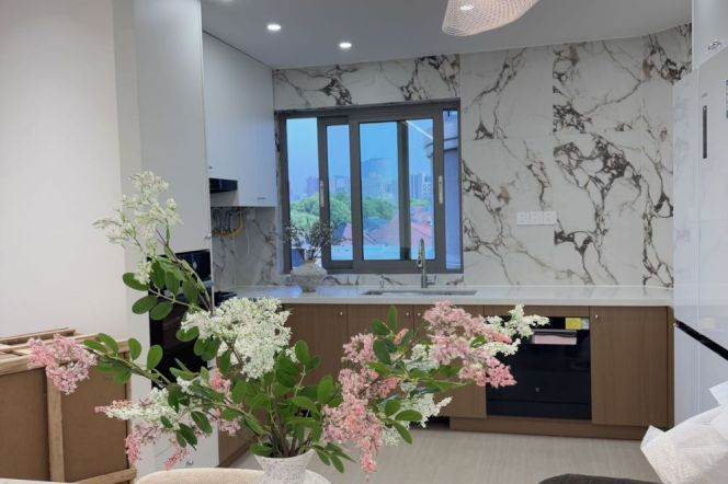 4BR Apartment in Hongqiao CBD with Floor-to-Ceiling Windows (L10)