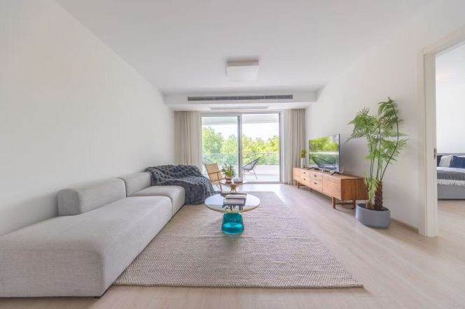 4BR Apartment near Nanjing Xi Lu with Green View (L2/L12/L13)