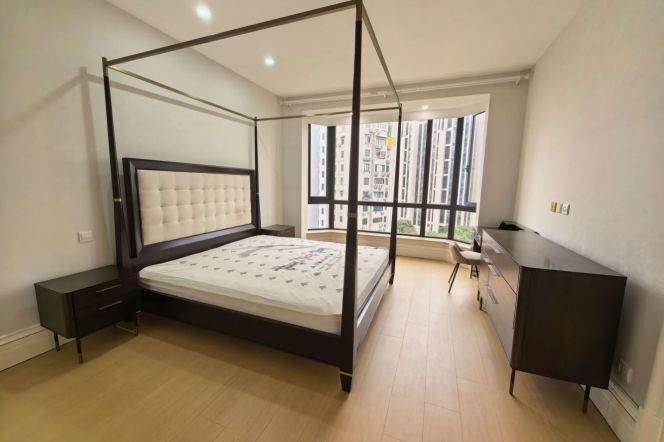 4BR Apartment near Jiaotong University Metro