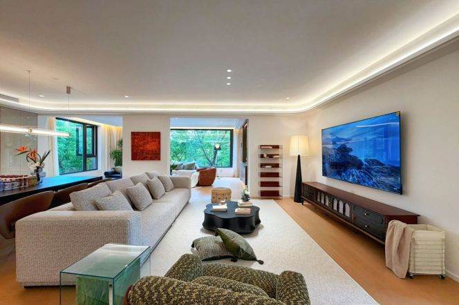 Spacious 5BR Apartment in Gubei with Green View (L10)