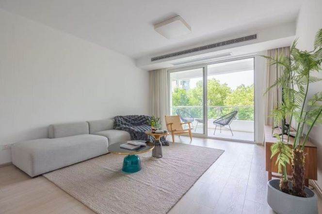 4BR Apartment near Nanjing Xi Lu with Green View (L2/L12/L13)