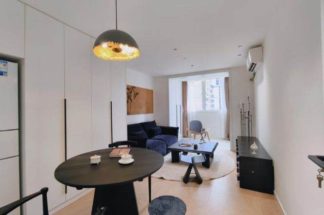 High-Floor 1BR Apartment in Xujiahui (L1/L9/L11)