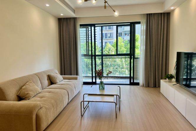 3BR Apartment in Xujiahui with Green View