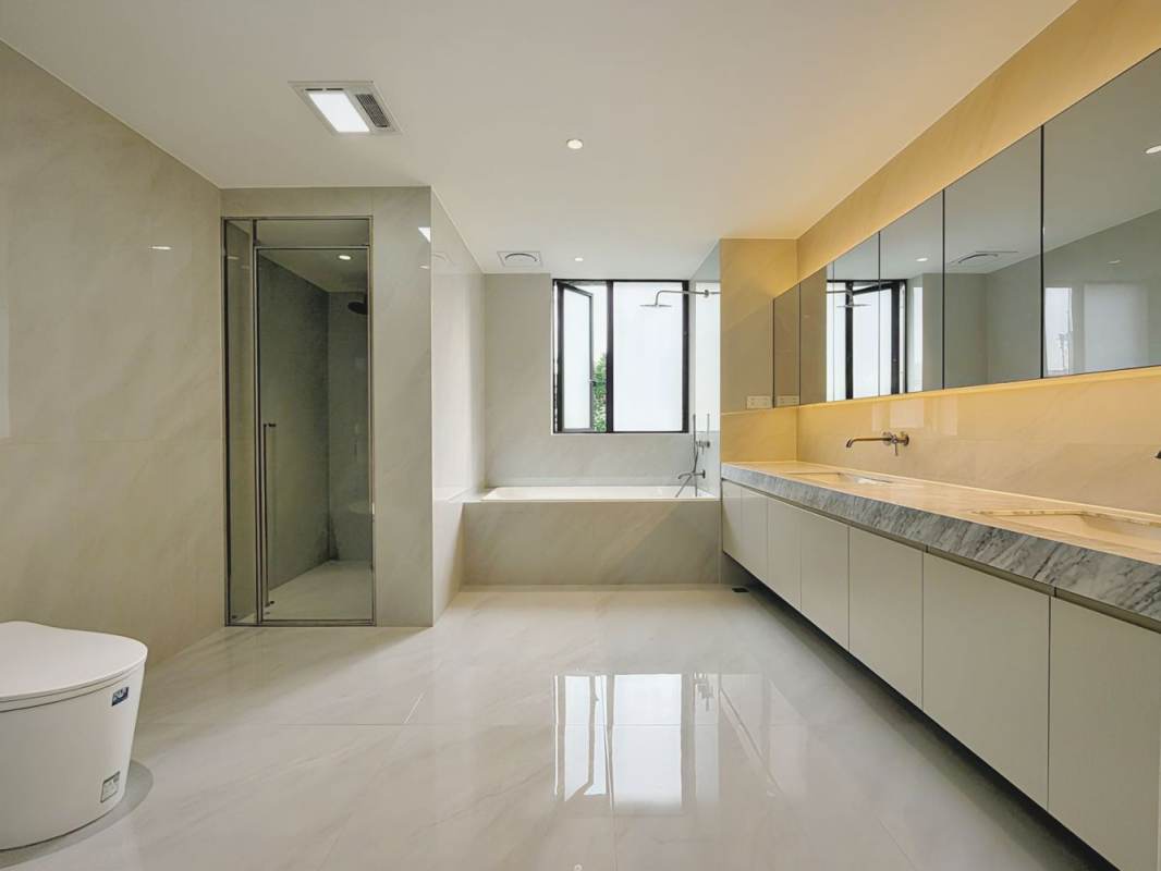Housing image — Bathroom