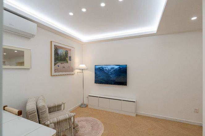 1BR Apartment in Old Xuhui with Terrace (L1/L10)
