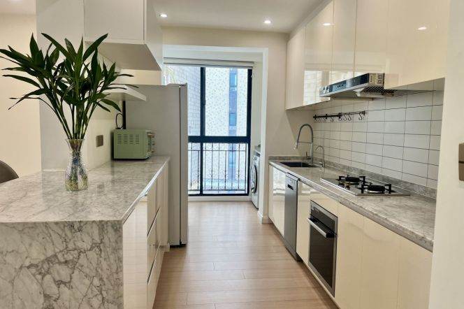 3BR Apartment in Xujiahui with Green View