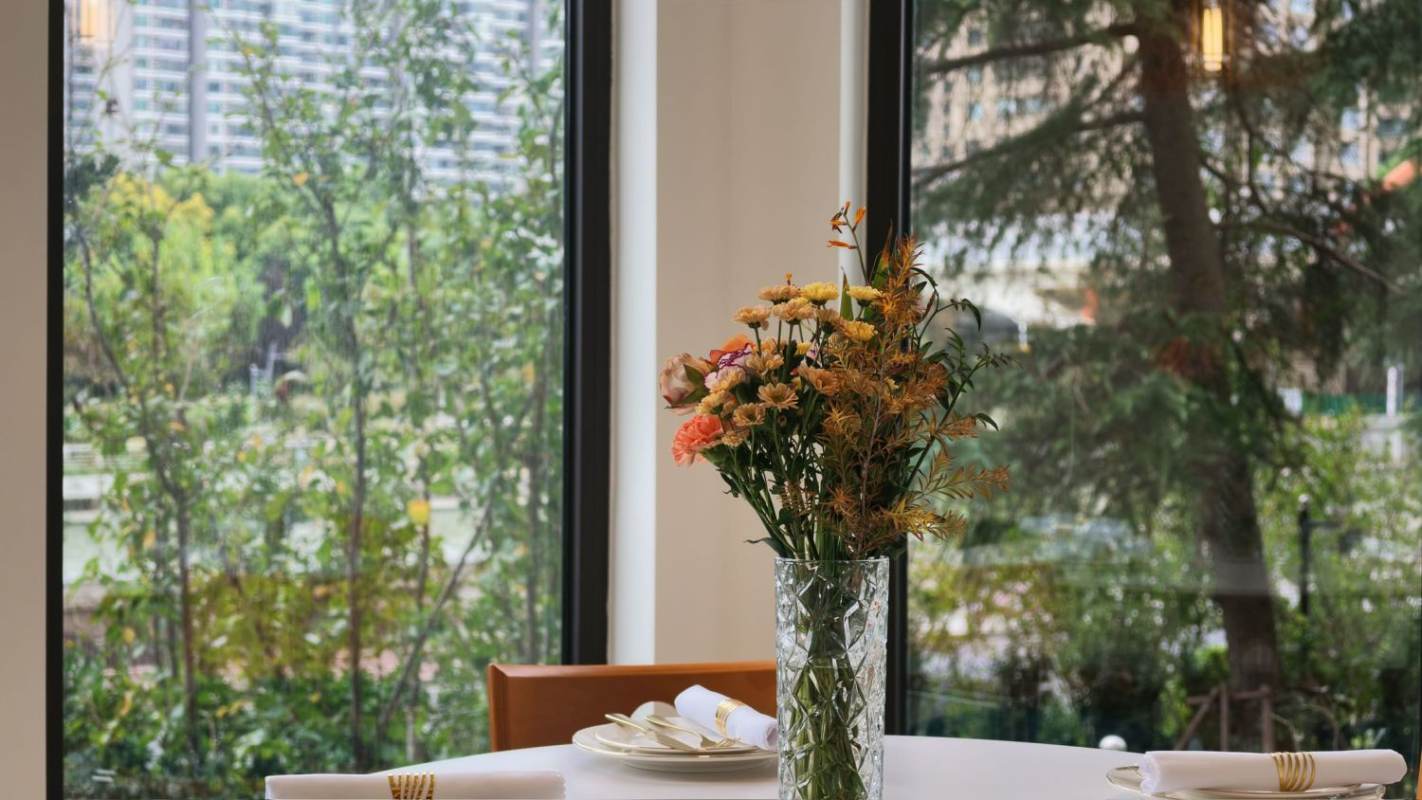 Housing image — Dining Area