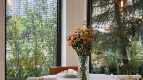 Housing image — Dining Area