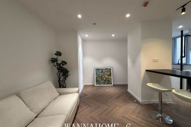 Spacious 1BR Apartment near Jiaotong University Metro
