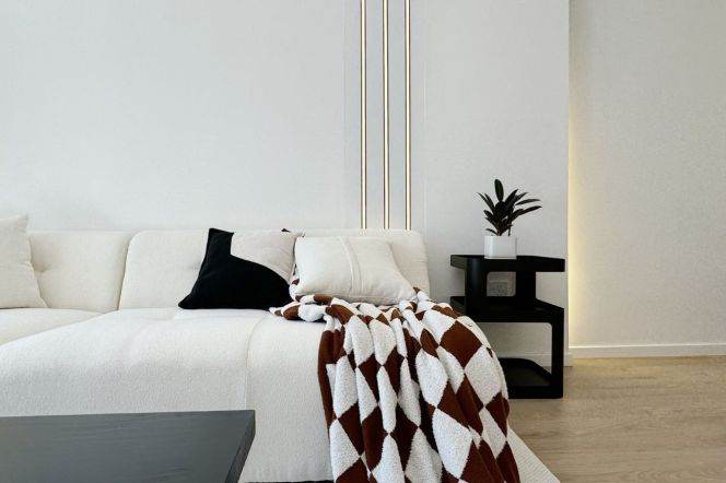 Spacious 1BR Apartment in Jing'an (L1/L12/L13)