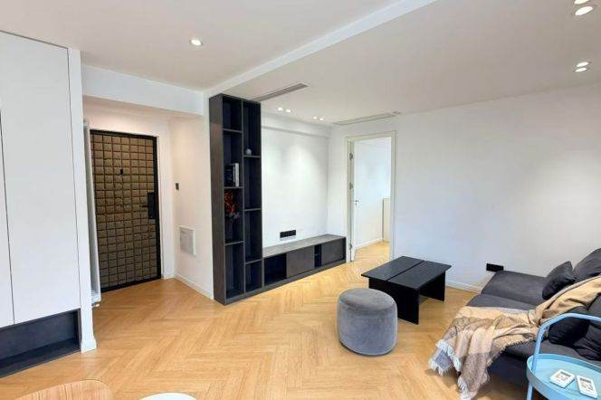 1BR Apartment near Nanjing Xi Lu (L2/L12/L13)