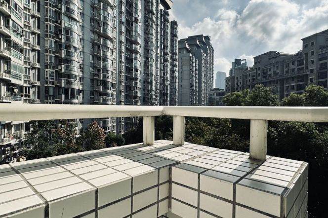 3BR Apartment in Jing'an with Floor-to-Ceiling Windows