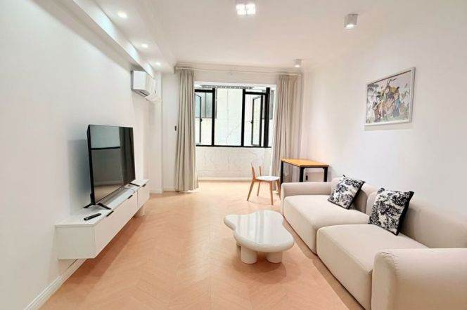 1BR Apartment near Jiangsu Rd Metro with Terrace (L2/L11)