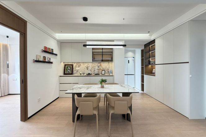 High-Floor Spacious 5BR Apartment in Gubei (L2/L15)