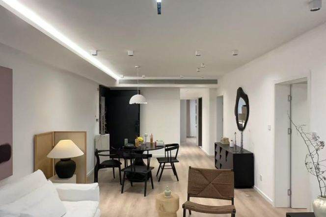 High-Floor 3BR Apartment (L9)
