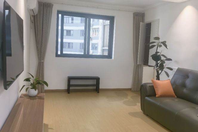 1BR Apartment in Gubei (L10)