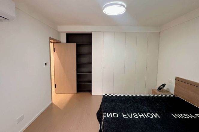 2BR Apartment in Gubei with Green View (L10)