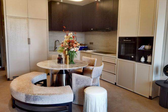 Spacious 2BR Apartment near East Nanjing Rd Metro (L2/L10)